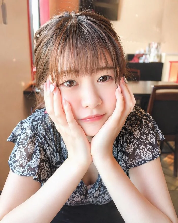 【完全流出】清純派の仮面が剥がれる瞬間。元カノとの秘密のアーカイブ。画像69枚・動画17本、全記録。【無修正】