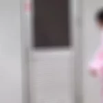 夏祭りの浴衣少女と公衆トイレで