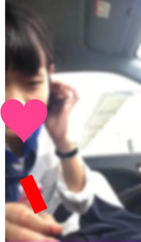 うぶっ娘C制服姿で車内手コキフェラ