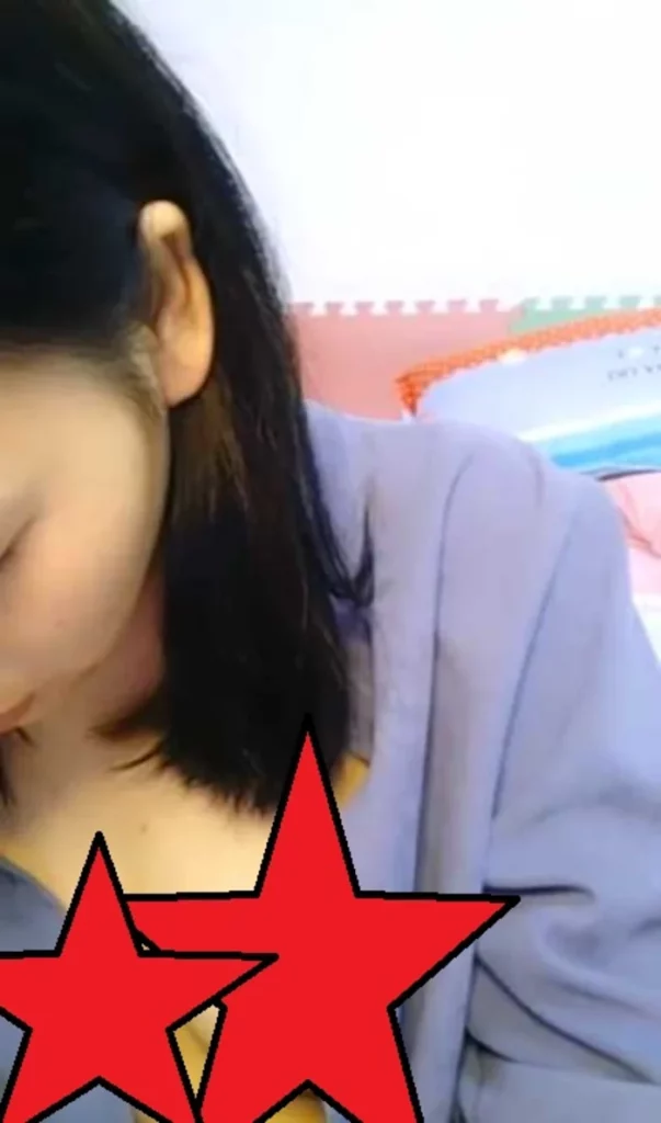 こんなかわいい子がポロリ配信