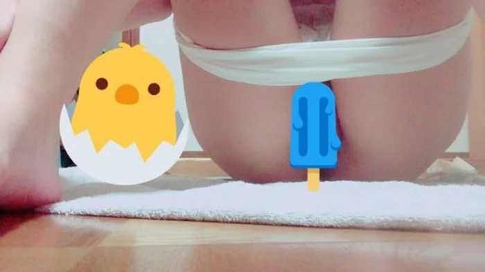 Cô gái dễ thương tự chụp ảnh 01